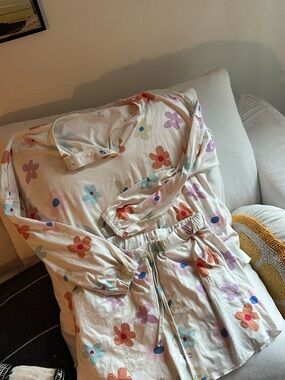 Floral Print Two-Piece Loungewear Set in Cream with Multicolor Flowers